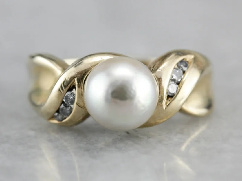 Modernist Elegant Grey Pearl Diamond Twist Ring